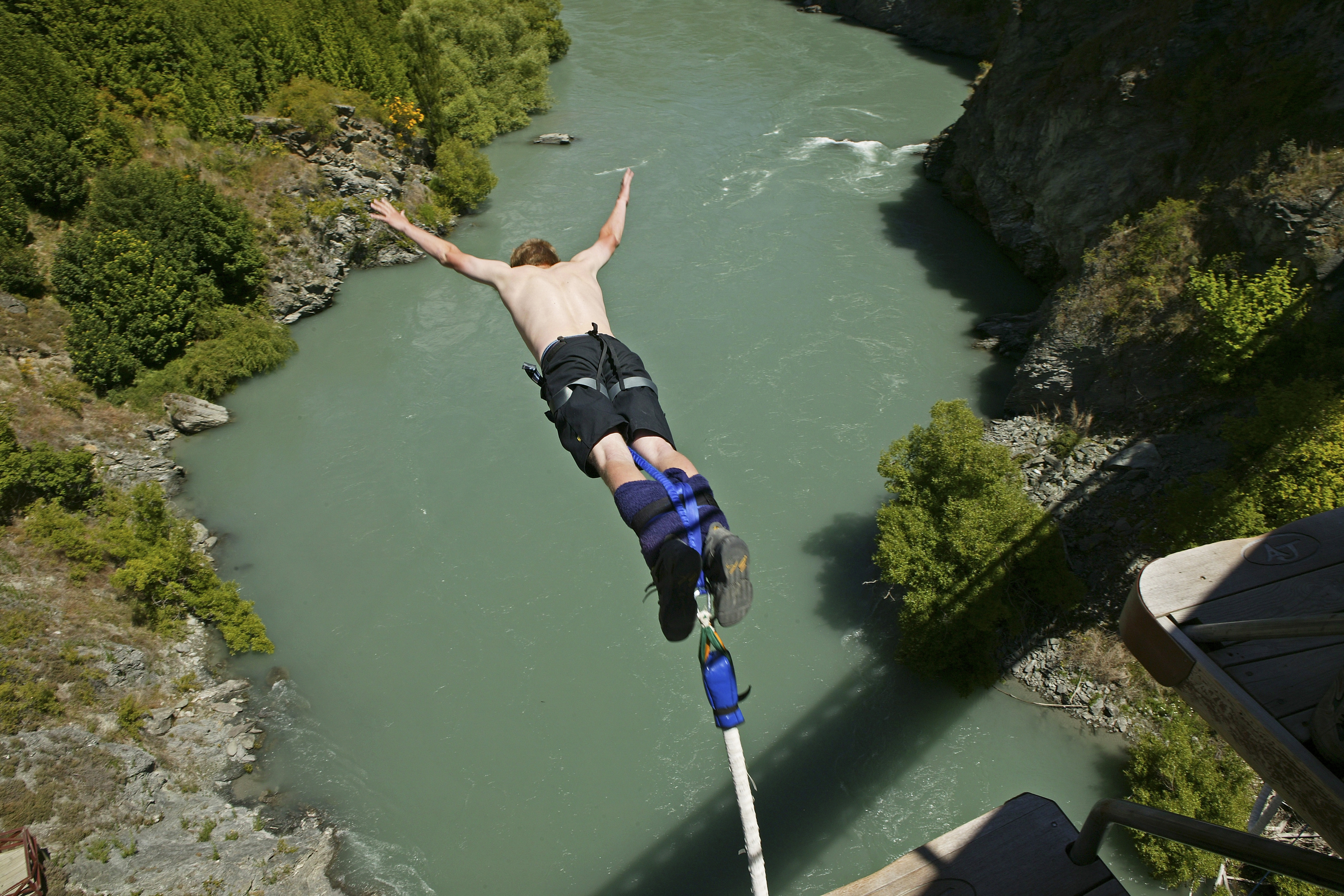 Bungy jumping new zealand adventure travel safety first